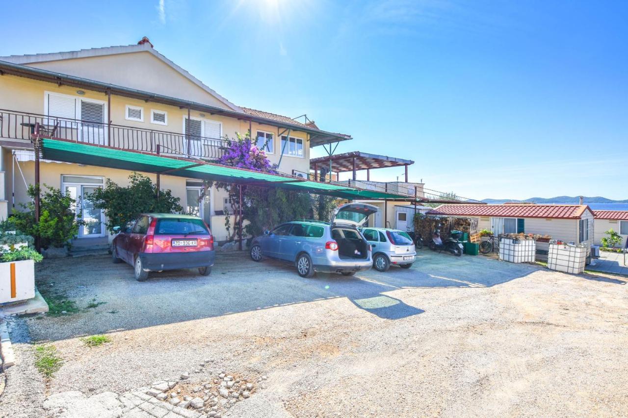 Apartments Flora Pakostane Luaran gambar