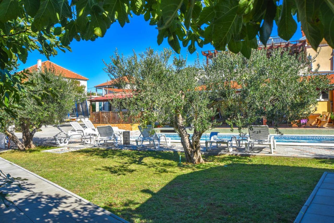 Apartments Flora Pakostane Luaran gambar
